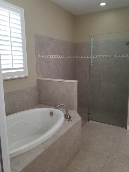 Building Photo - Celebration Cape - Gated Community - 3/2+Den/2 car garage