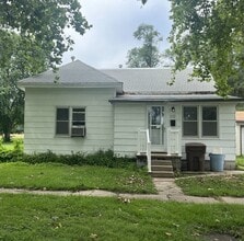 Building Photo - 212 W 5th St