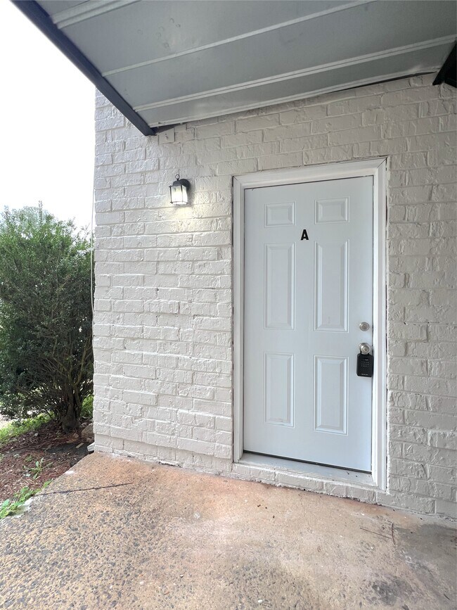 Building Photo - 531 Gresham Park Dr