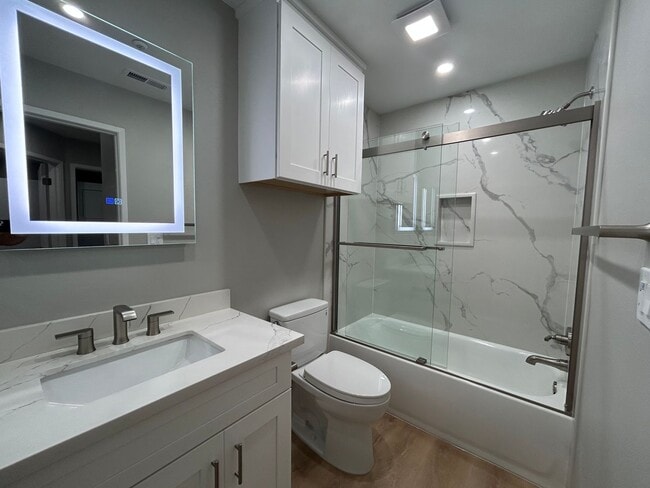 Building Photo - Sophisticated 2BR Walnut Creek Residence –...