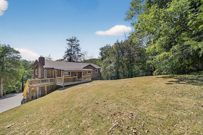 Building Photo - 3390 Tyree Springs Rd