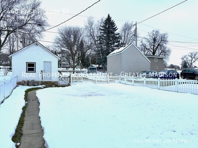 Building Photo - Gorgeous Deforest house for rent with many...