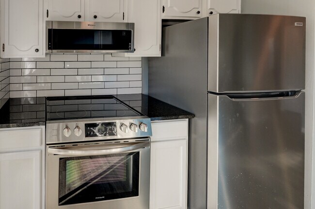 Building Photo - 9115 Nieman Rd