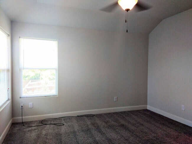 Building Photo - **APPLICATION RECEIVED** 3BR / 2.5BA Home | Fenced Backyard, Garage & Stainless Appliances!
