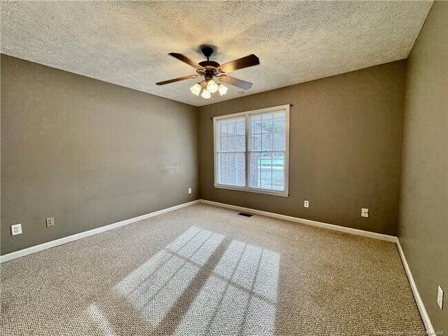 Building Photo - 271 Stone Cross Dr