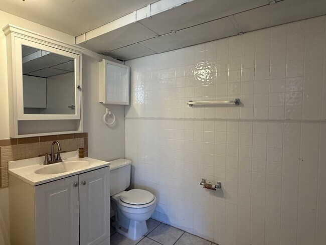 Building Photo - 5 Bedroom Home Available In Spokane Valley!