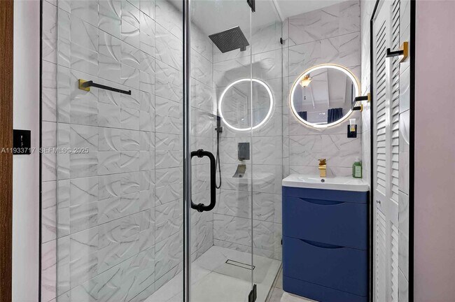 Building Photo - 800 NE 97th St