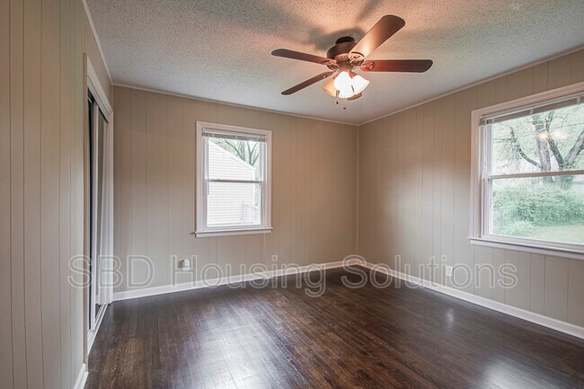 Building Photo - 8803 E 72nd St