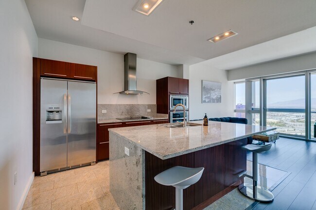 Building Photo - 4471 Dean Martin Dr