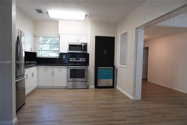 Building Photo - 7800 SW 69th Ave