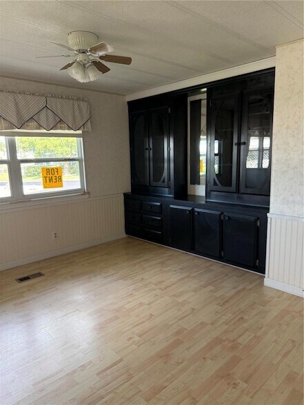 Building Photo - 274 Beach Ct