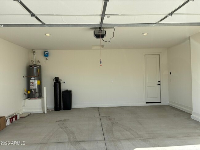 Building Photo - 17778 W Crawfordsville Dr