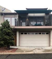 Building Photo - 2 Bedroom + Office/Den Townhouse in Presco...