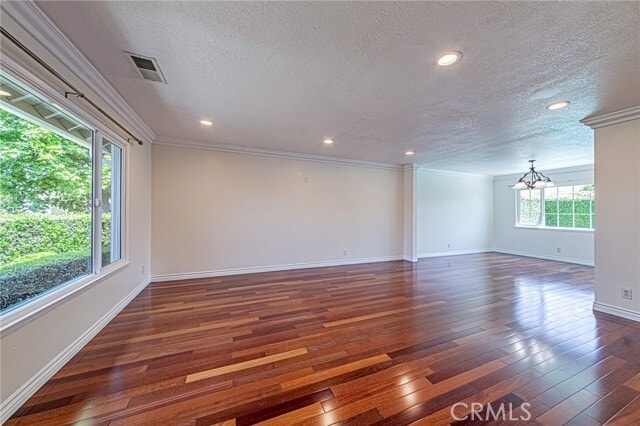 Building Photo - 670 S Oakhaven Ave