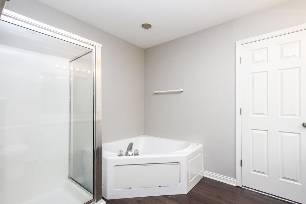 Building Photo - 9016 Hosta Way