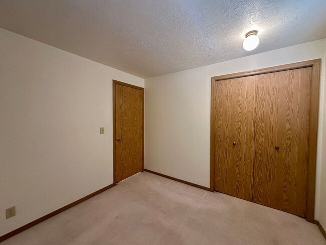 Building Photo - Three Bedroom Home in Keizer with a Puttin...