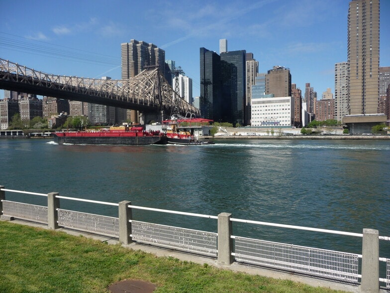 Building Photo - 455 Main St