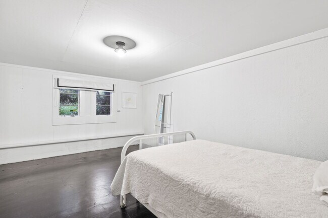 Building Photo - 1640 Highland Ave