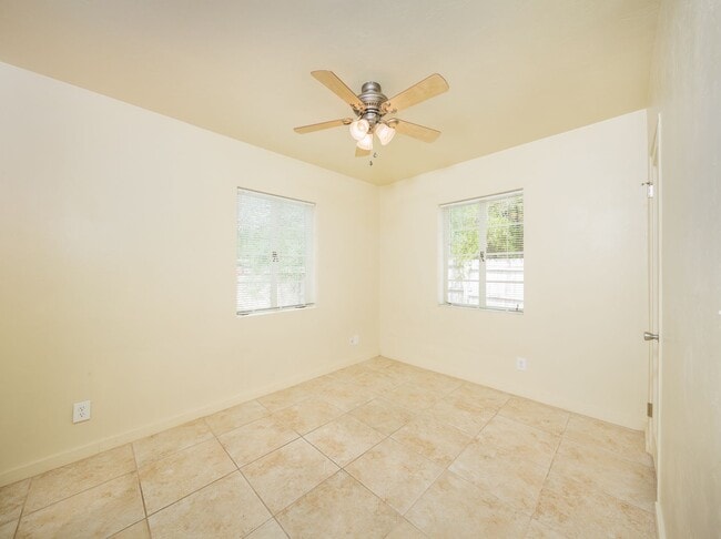 Building Photo - Great Central Location