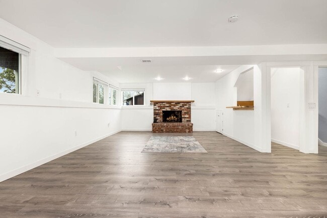 Building Photo - 1014 Crest Pl