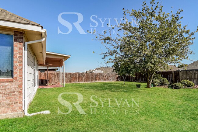 Building Photo - Texas beauty with all the bells and whistles!