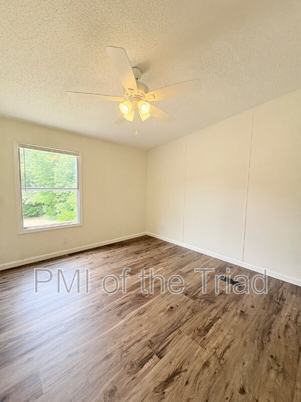 Building Photo - 589 Alvis Ln