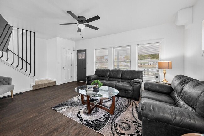 Building Photo - 2009 Sharon St