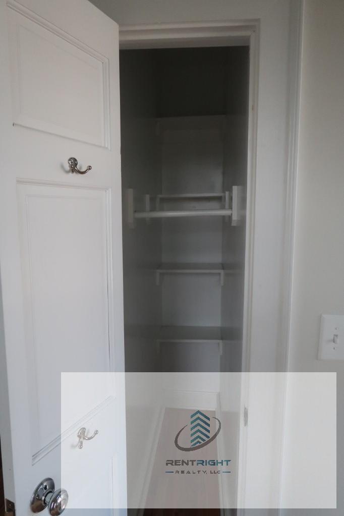 Building Photo - 4526 N Sheridan Rd