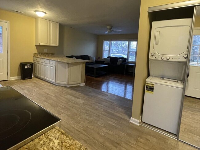 Building Photo - 348 Hermitage Dr