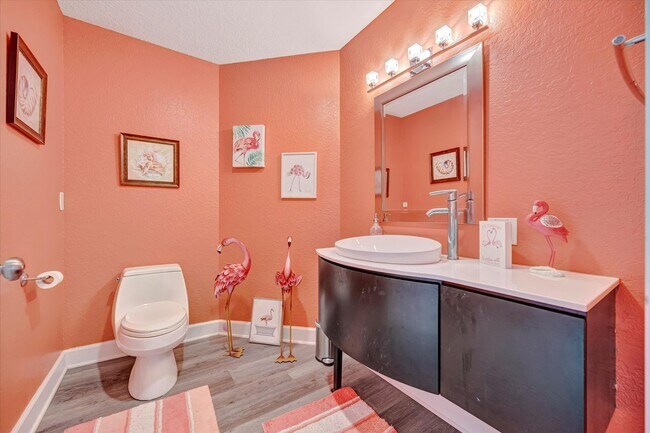 Building Photo - Stunning Annual Rental: Luxury Coastal Liv...