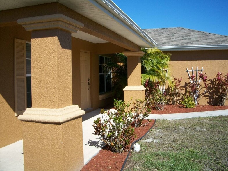 Building Photo - 4124 NE 8th Pl