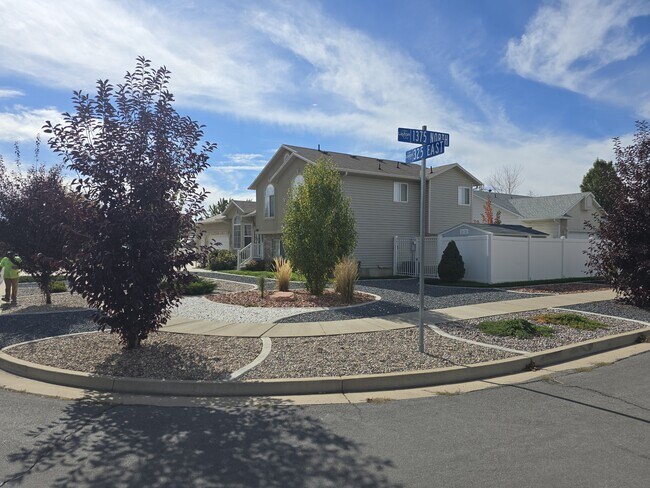 Building Photo - 1361 N 325 E