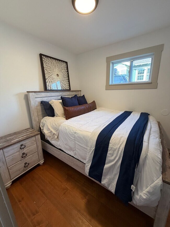 Building Photo - Fully Furnished Sloan's Lake 2 bedroom home