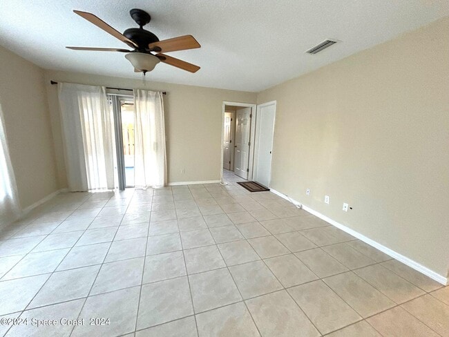 Building Photo - 6991 Hammock Trace Dr
