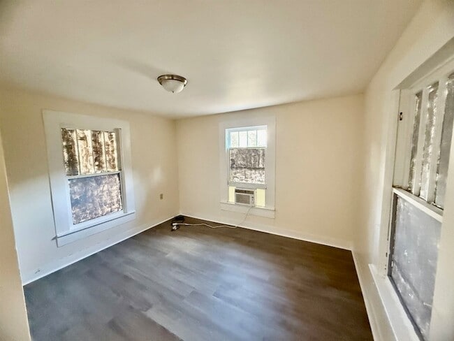 Building Photo - 470 S 3rd St