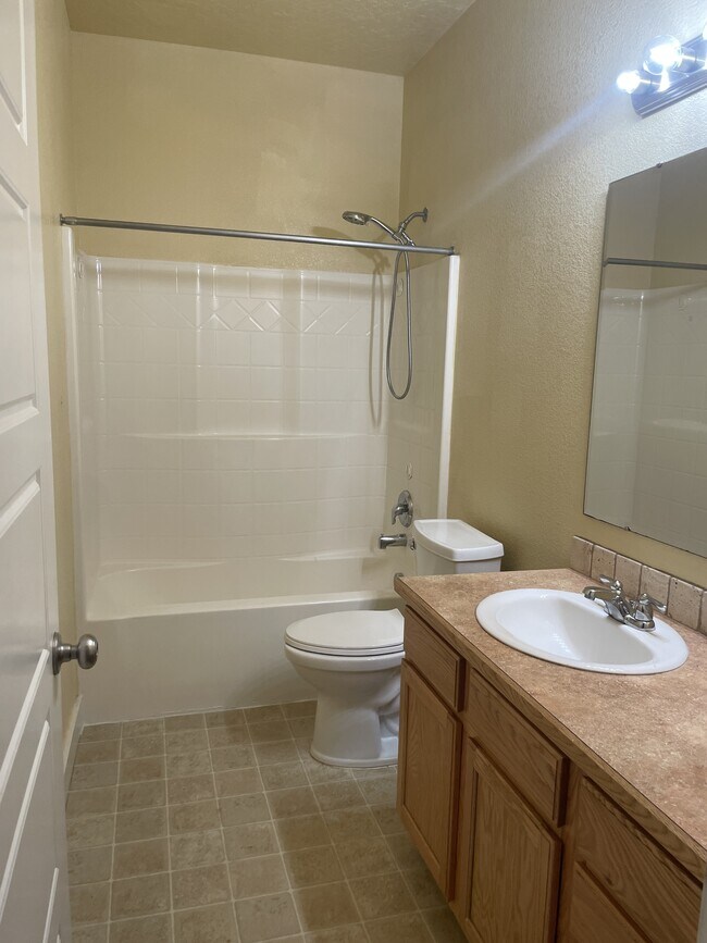 Building Photo - 447 N Baxter Way