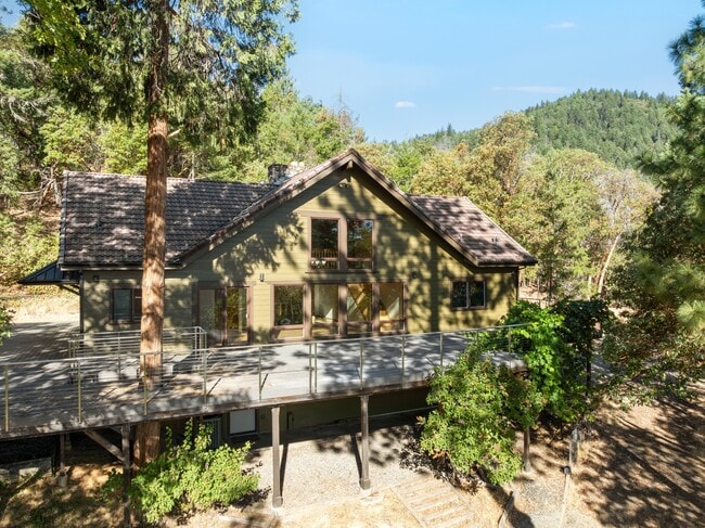 Building Photo - 1801 Wagon Trail Dr