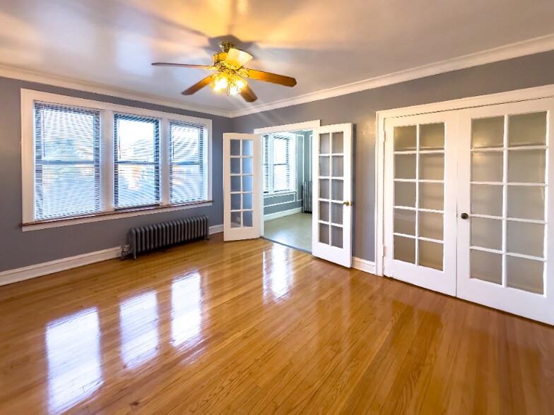 Building Photo - 1553 W 83rd St