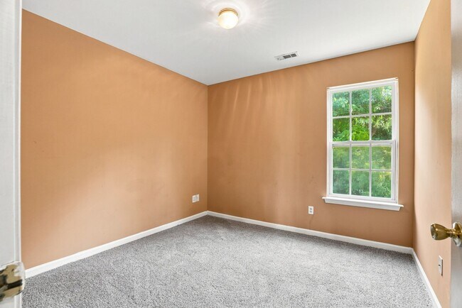Building Photo - 926 Oakshire Cir