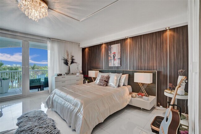 Building Photo - 5401 Collins Ave