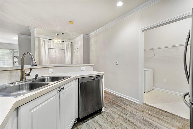 Building Photo - 2400 Cumberland Pkwy SE