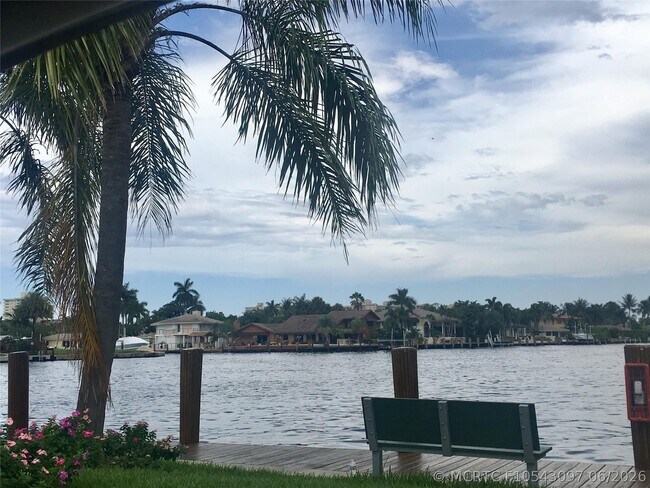 Building Photo - 6407 Bay Club Dr