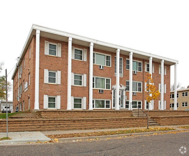 Minnehaha Apartments 579 Minnehaha Ave E Saint Paul MN 55130
