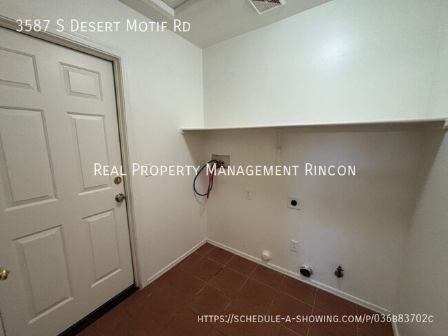 Building Photo - 3587 S Desert Motif Rd