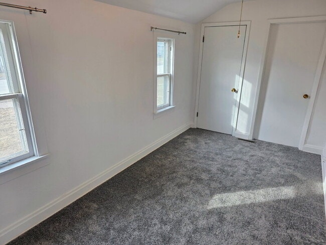 Building Photo - 1526 Rapids St