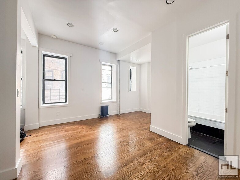 Building Photo - EASTERN PARKWAY / Crown Heights Studio 1-Bath