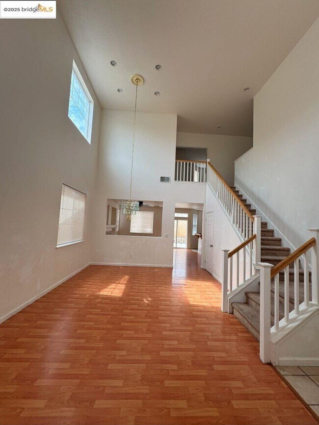 Building Photo - 645 Rockspray Cir
