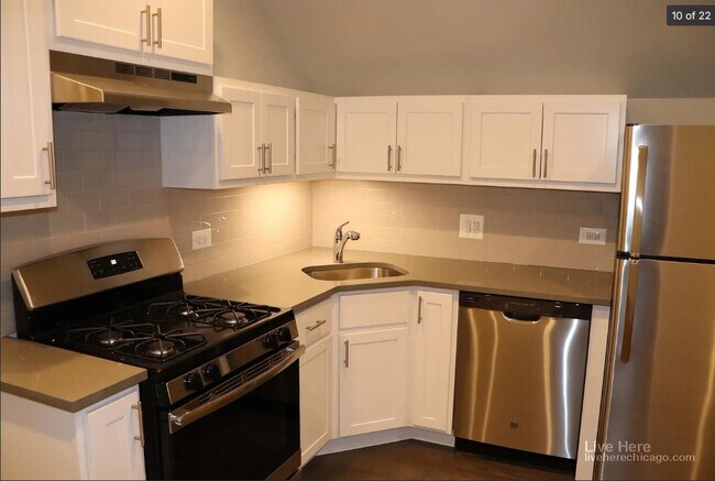 Building Photo - 3350 N Kenmore Ave