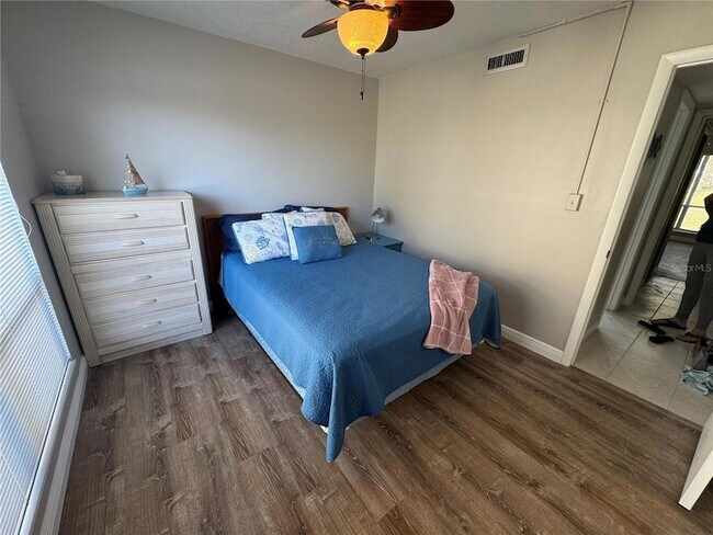 Building Photo - 621 Windrush Bay Dr