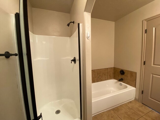 Building Photo - DARLING TOWNHOME AVAILABLE FOR RENT!